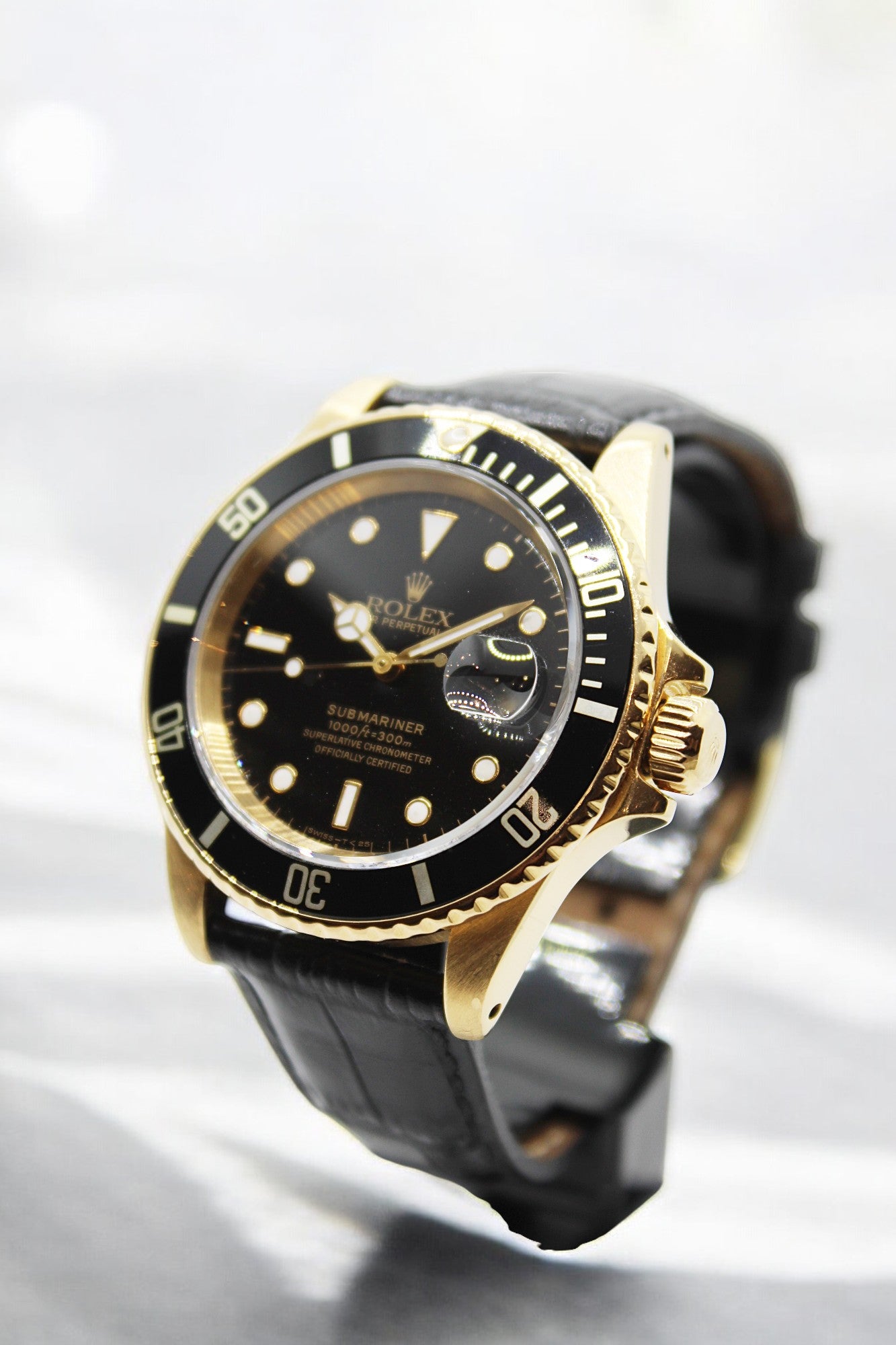 Rolex - Submariner Gold 16808