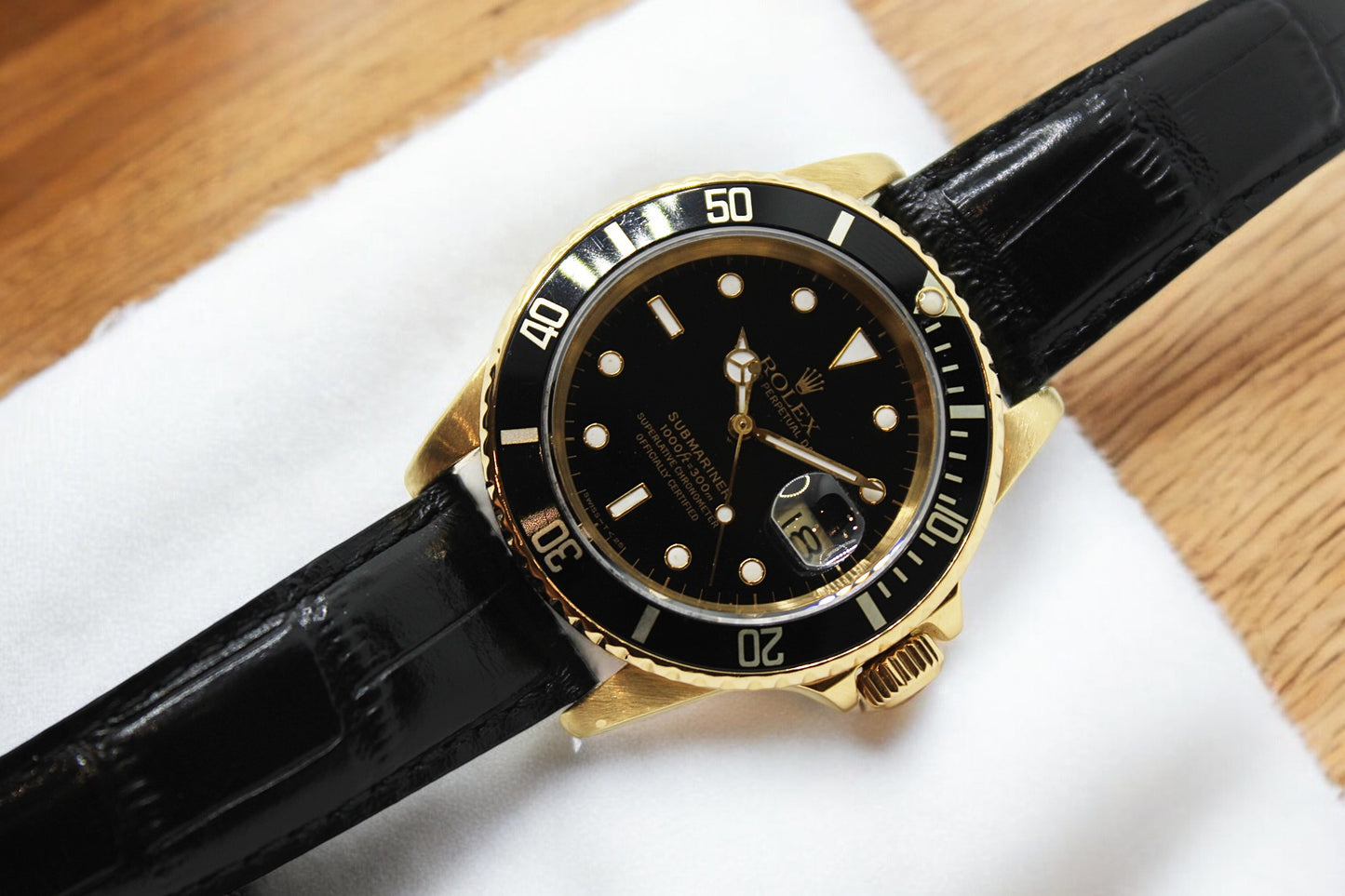 Rolex - Submariner Gold 16808