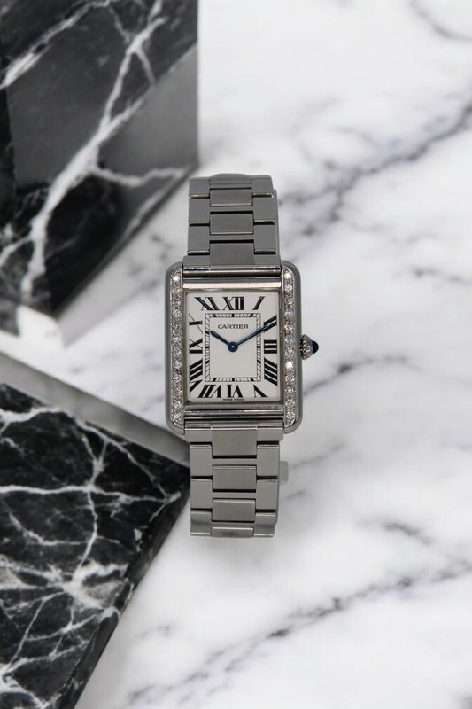 Reloj de acero con diamantes Marca: CARTIER modelo: TANK de mujer