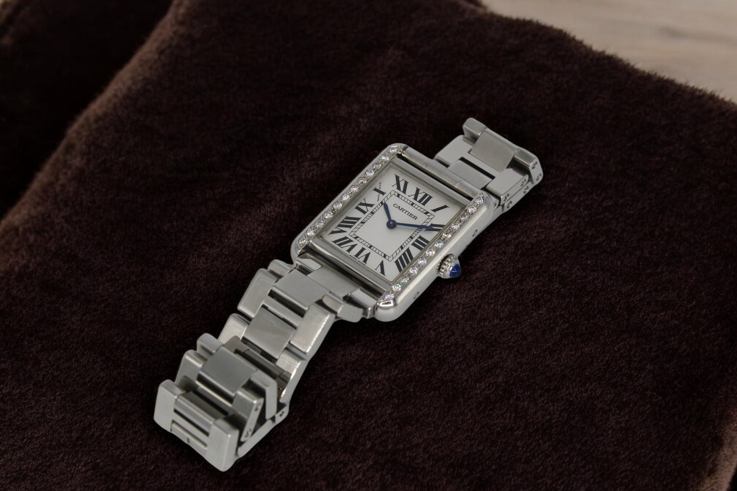 Reloj de acero con diamantes Marca: CARTIER modelo: TANK de mujer