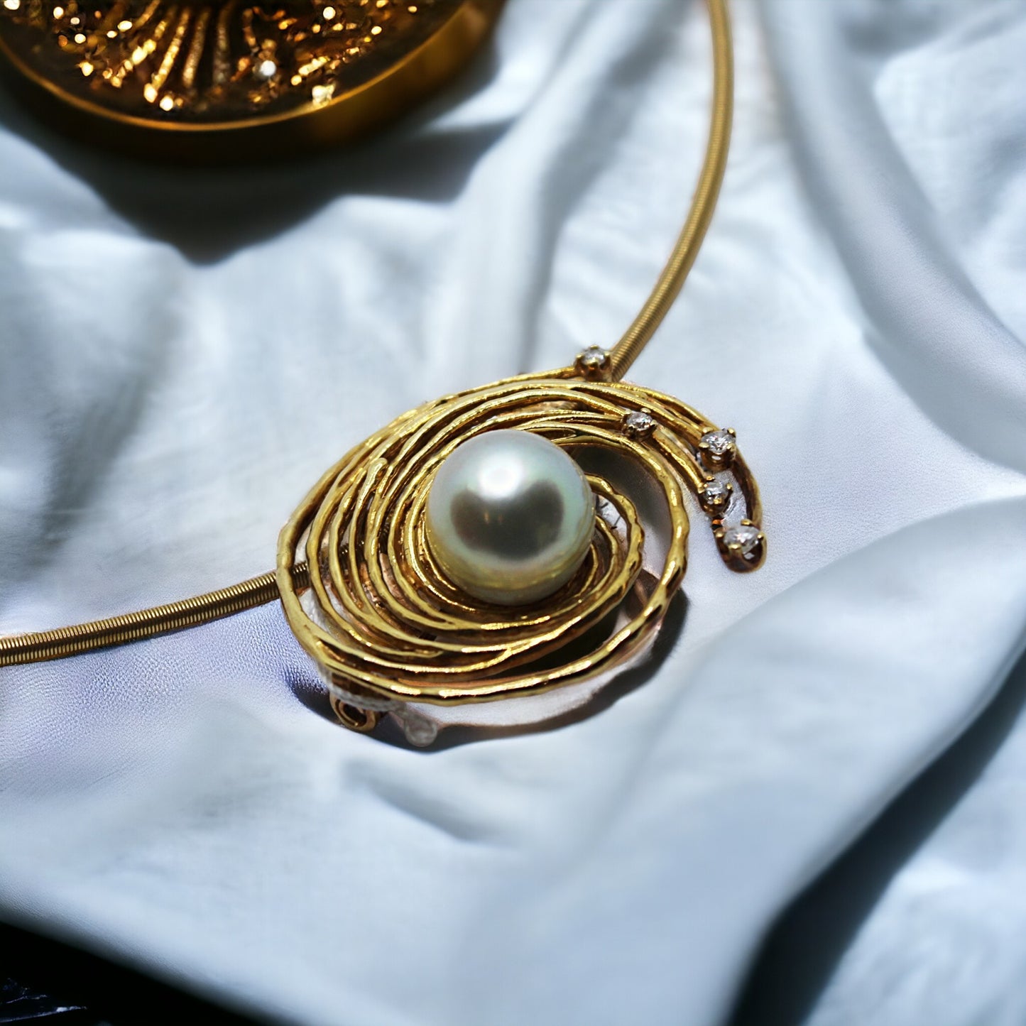 Goldamulet with Pearl and diamonds