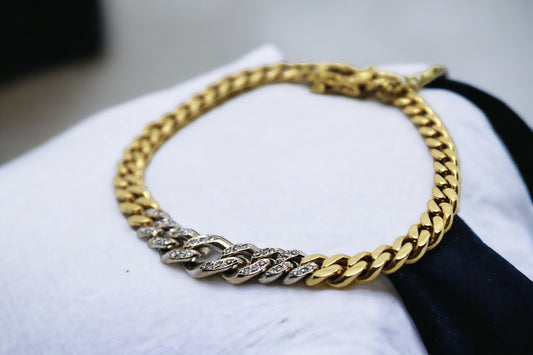 Gold bracelet with diamonds