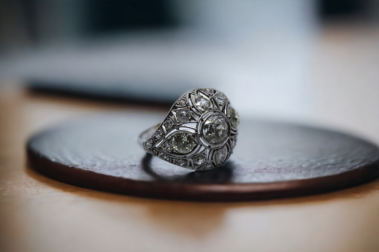 Whitegold ring with diamonds