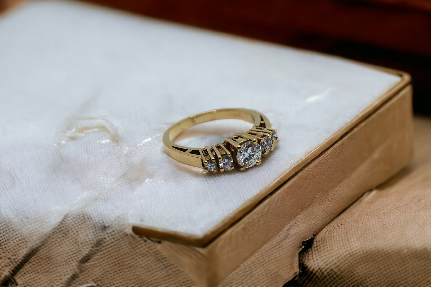 Yellow-gold ring with Diamonds