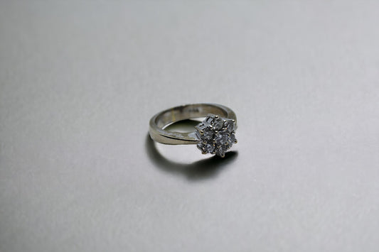 Whitegold ring with diamonds