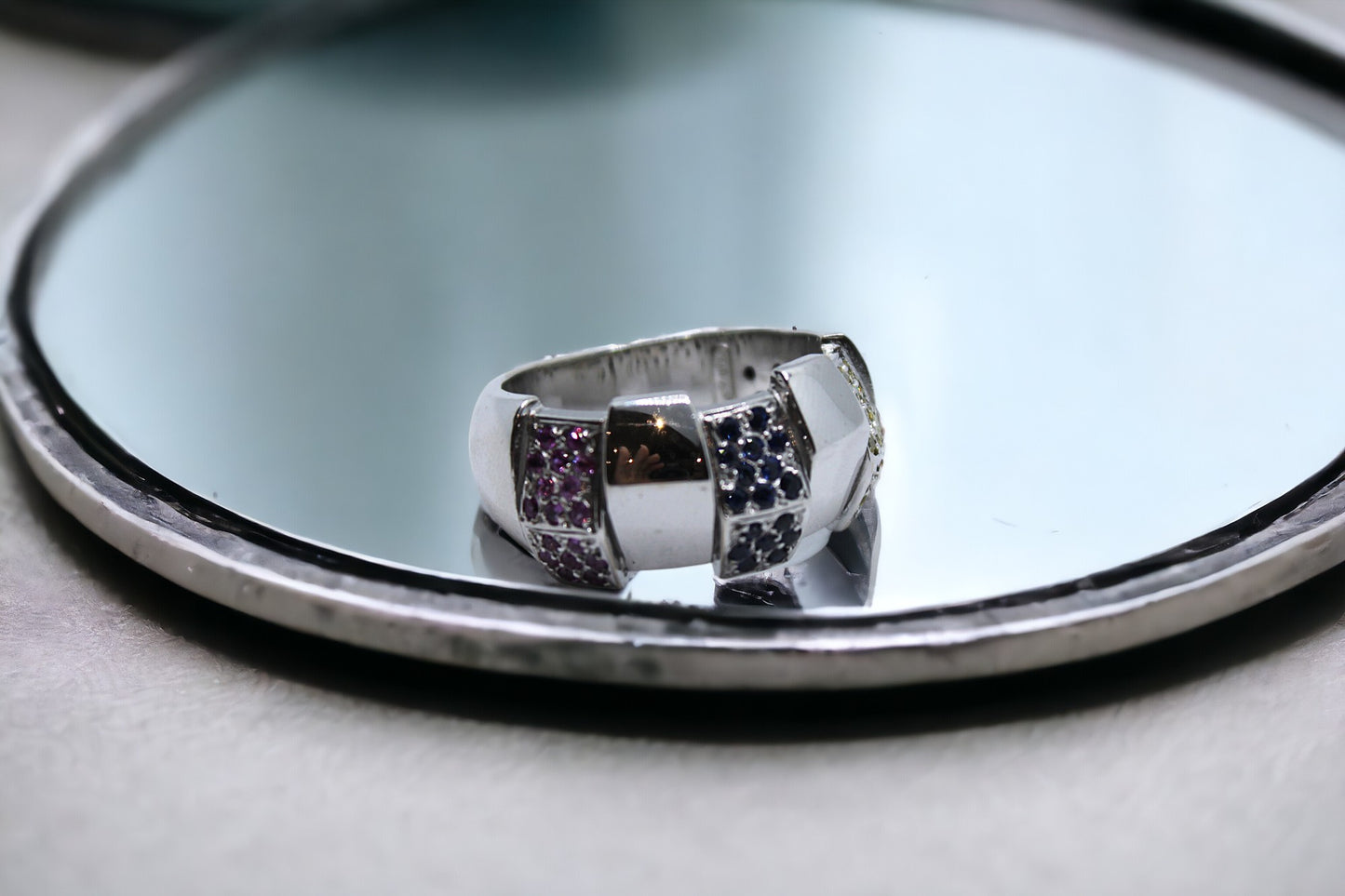 Whitegold ring with stones