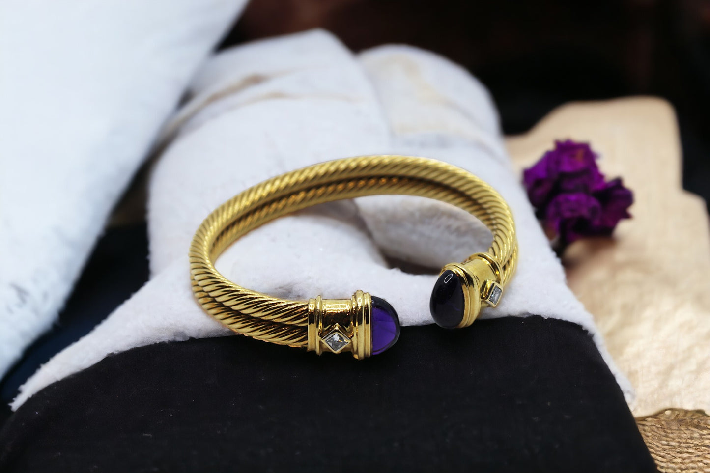 Goldbracelet with amethyst