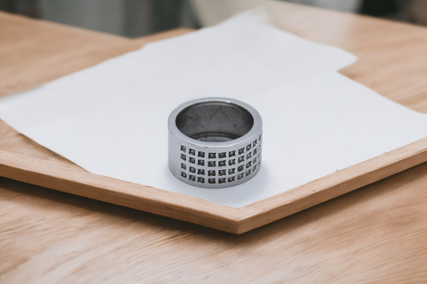 Whitegold ring with diamonds