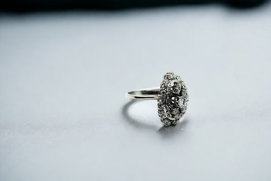 Whitegold ring with diamonds