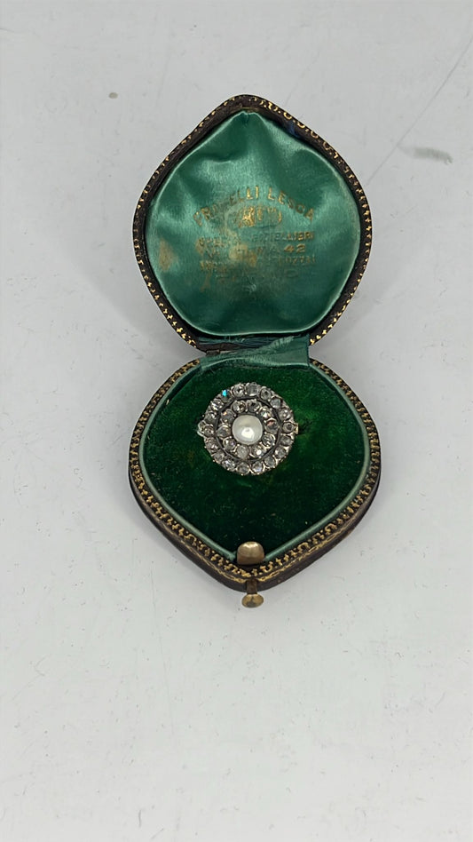 Añillo de oro antiguo con diamantes antiguos y perla, peso: 5,94Gr.