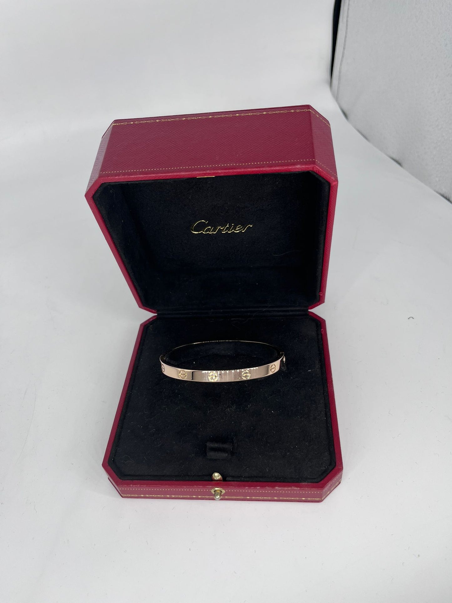 Pulsera de oro rosa 18k, Marca: CARTIER, Modelo: LOVE, Talla: 19 con su caja.