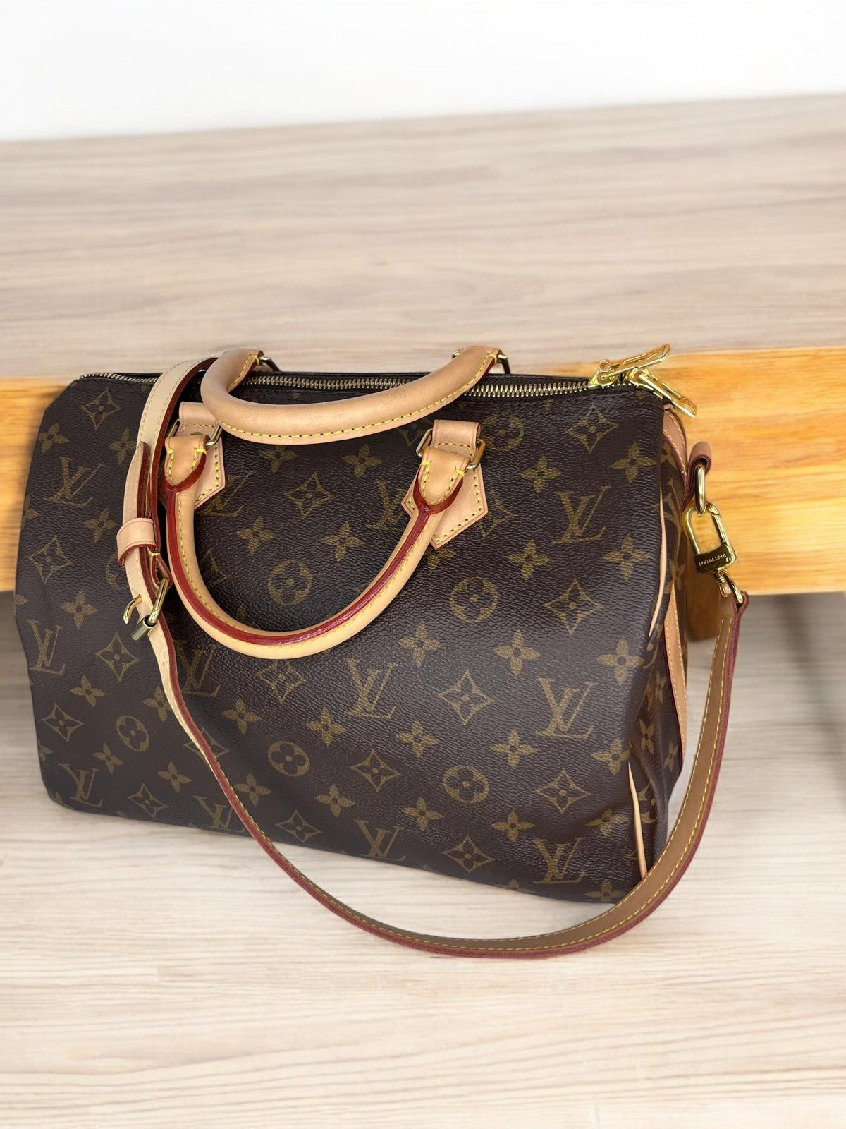 Bolso LOUIS VUITTON modelo: SPEEDY 35 Con su bandolera, guardapolvo y caja