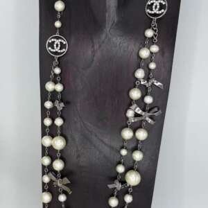 joyeria-szware-compro-oro-compro-joya-collar-de-perlas-beige-metálico-Marca-CHANEL