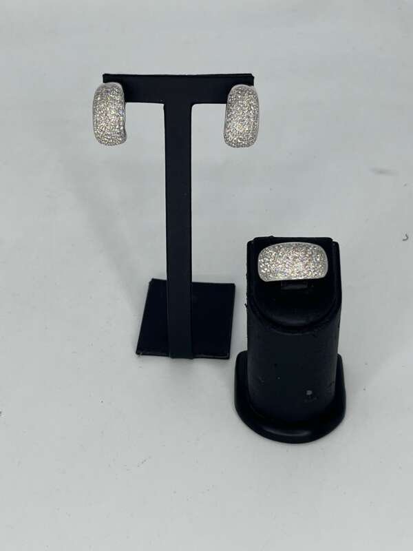 Pendientes con Añillo de oro blanco de 18k con diamantes