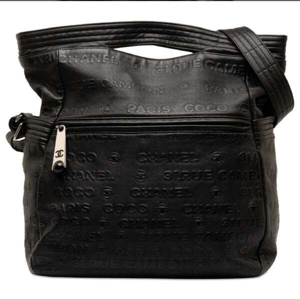 Bolso de cuero Embosse negro de Marca: CHANEL, Modelo: 31 CARTABLE con su guardapolvo.