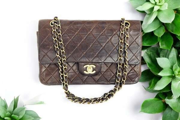 Bolso de cuero marrón, Vintage, Marca: CHANEL, Modelo: TIMELESS.