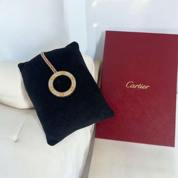 Collar de oro rosa de 18k con diamantes, Marca: Cartier, Modelo: Love con su caja, certificado y bolso.