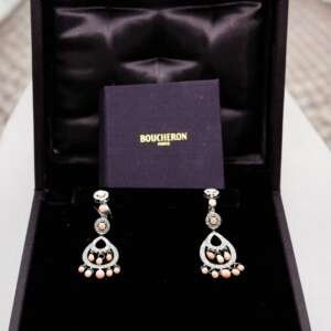 Par de pendientes de oro blanco con diamantes y coral de la marca: BOUCHERON con su caja y certificados.