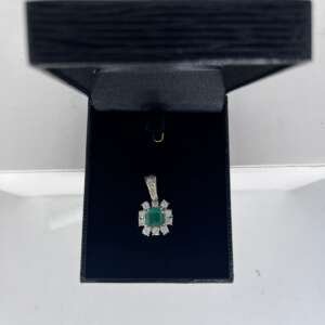 joyeria-szware-compro-oro-mallorca-Colgante-Oro-Blanco-18K-Diamantes-y-Esmeralda
