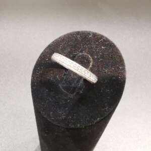 Alianza de oro blanco 18 k con diamantes brillantes