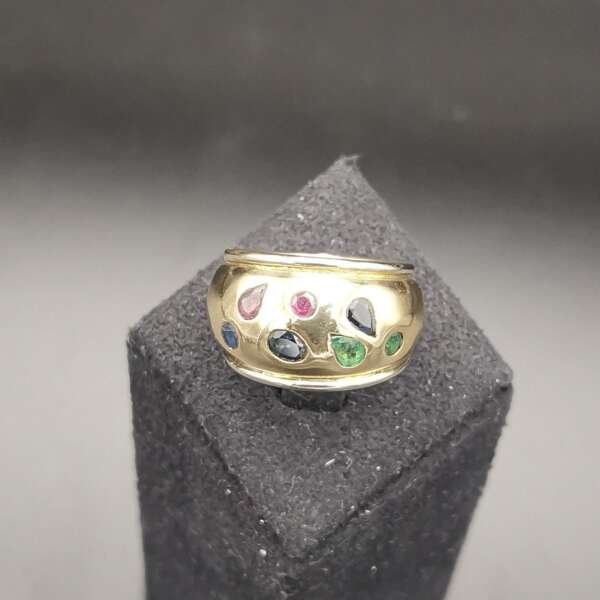 Anillo de oro 18 k con rubí, esmeralda y zafiro engastados