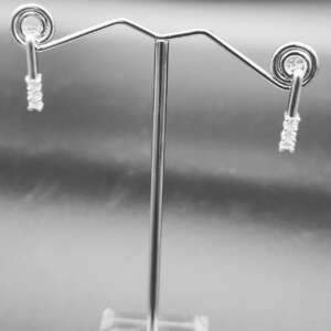 Pendientes de oro blanco 18 k con tres diamantes engastados cada uno