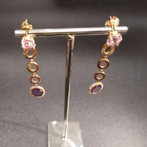 Pendientes de oro rosa con piedras turmalinas violetas