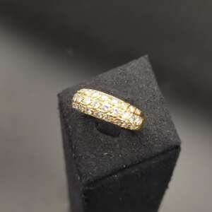 Anillo de oro 18 k con diamantes brillantes engastados