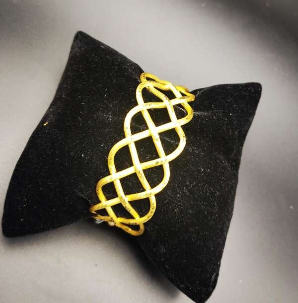 Pulsera de oro puro 24 k con acabado brillante