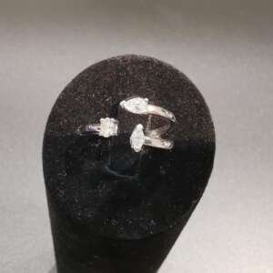 Anillo de oro blanco 18 k con 3 diamantes brillantes