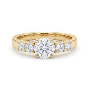 Anillo de oro 18 k con diamantes y diamante central