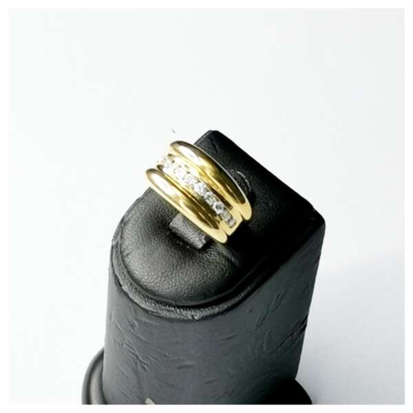 Alianza de oro 18 k con diamantes engastados