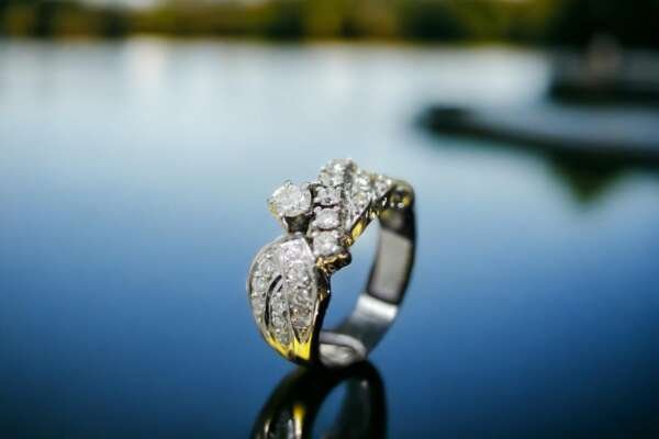 Anillo de oro blanco 18 k con diamantes