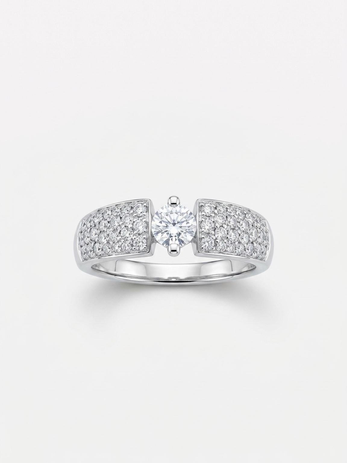 Anillo oro 14 k con diamante central 0.30 cts y laterales