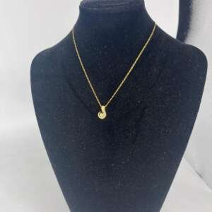 Collar de oro 18 k con colgante de oro y pequeño diamante