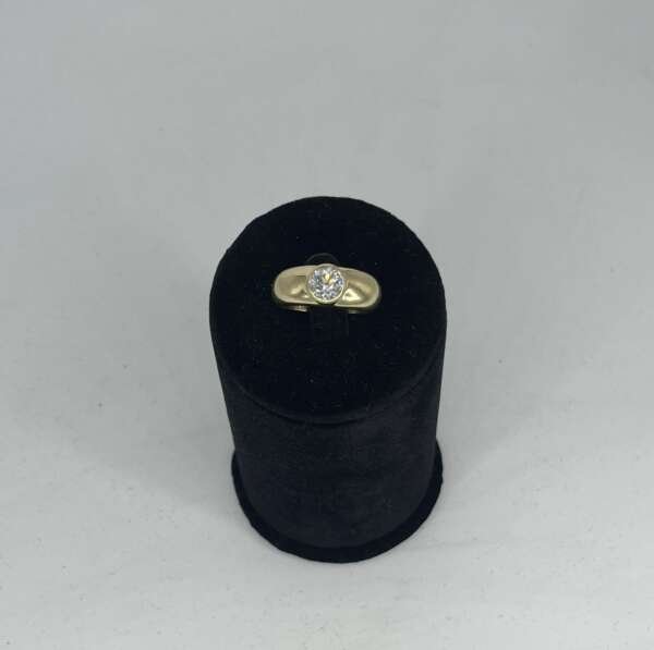 Anillo oro 18 k con diamante talla antigua de 1.50 cts
