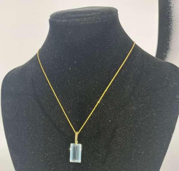 Collar oro 18 k con colgante oro 14 k y piedra aguamarina de 25 cts