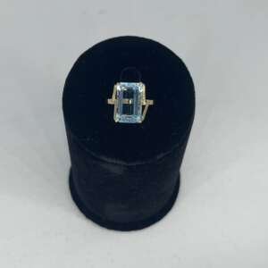 Anillo en oro de 14 k con aguamarina de 15 cts