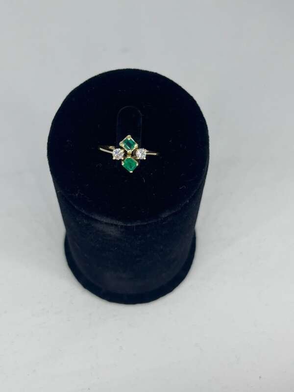 Anillo oro 18 k con diamante y esmeralda