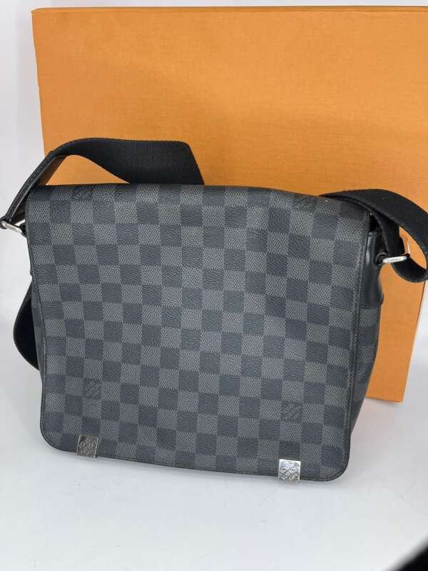 Bolso Louis Vuitton District Damier Graphite de hombre con caja y guardapolvo