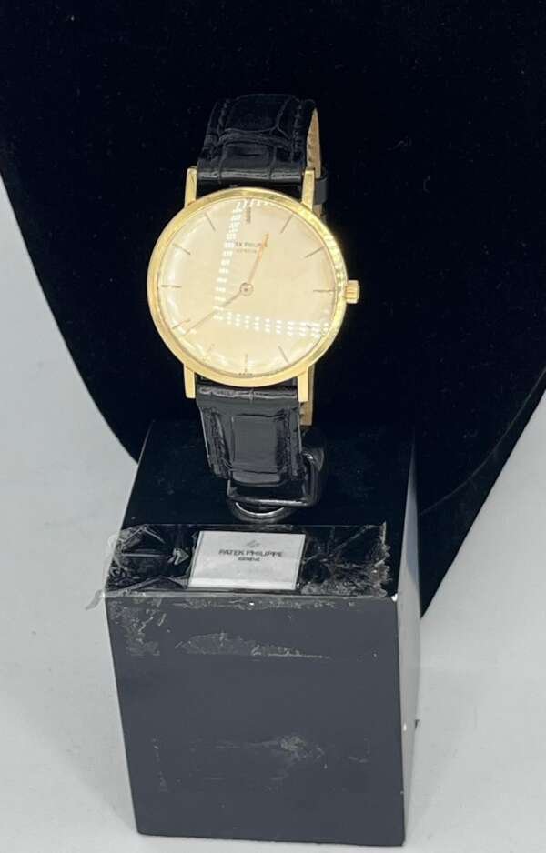 Reloj Patek Philippe de oro 18k con correa de cuero