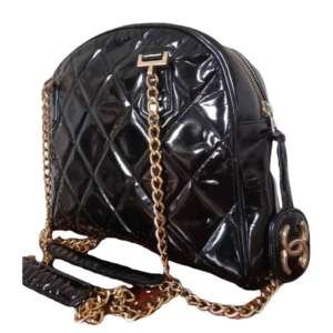 Bolso Chanel charol negro fabricado en Italia 2002-2003