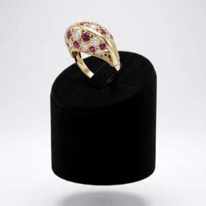 Añillo de oro de 18k con diamantes y rubís