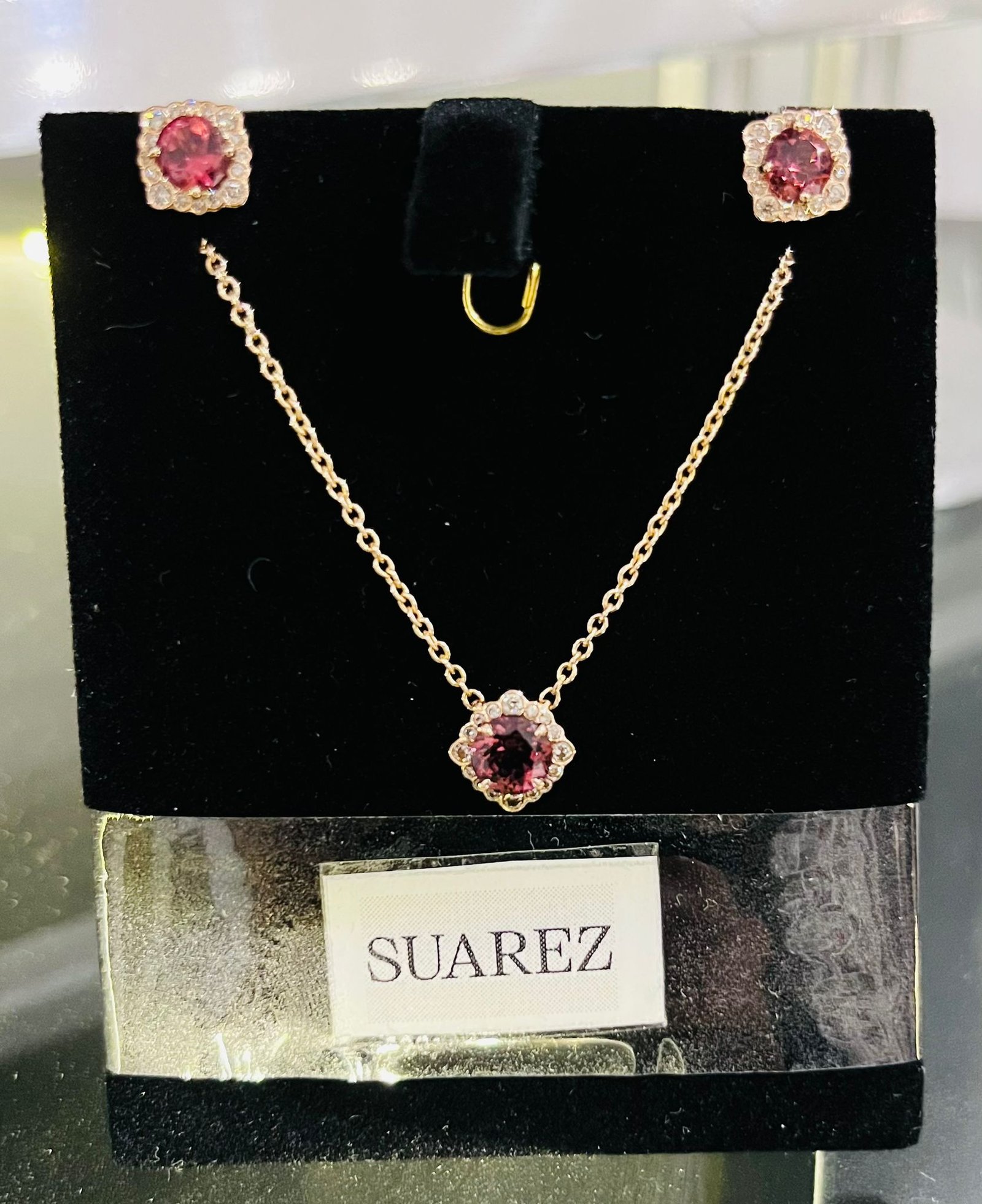 Conjunto SUÁREZ de collar y pendientes en oro rosa con diamantes y piedras preciosas