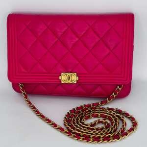 Bolso Chanel Wallet on Chain Boy Crossbody de cuero rosa y rojo