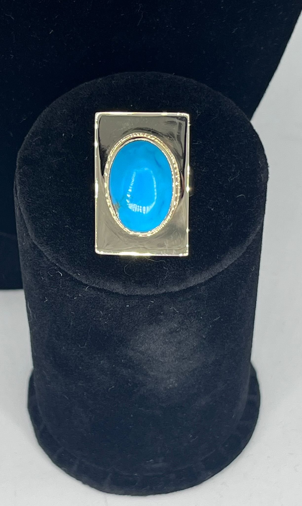 Añillo de oro de 9k con piedra turquesa