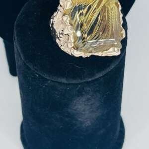 Añillo de oro de 9k con piedra central semipreciosa