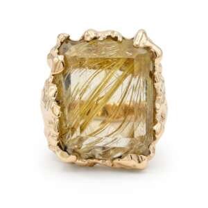 A&ntilde;illo de oro de 9k con piedra central semipreciosa