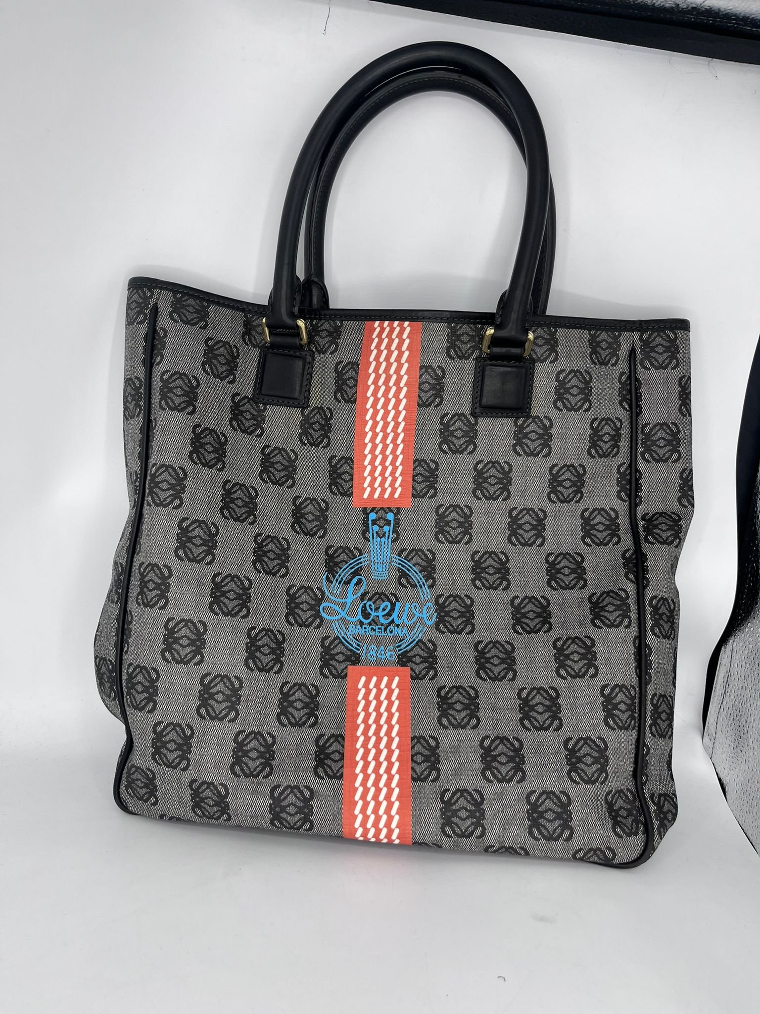 Bolso Loewe Tote de lona gris y negra Edición Limitada 092/200
