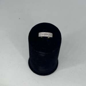 añillo de oro de 18k con diamantes princesa 1.50 cts